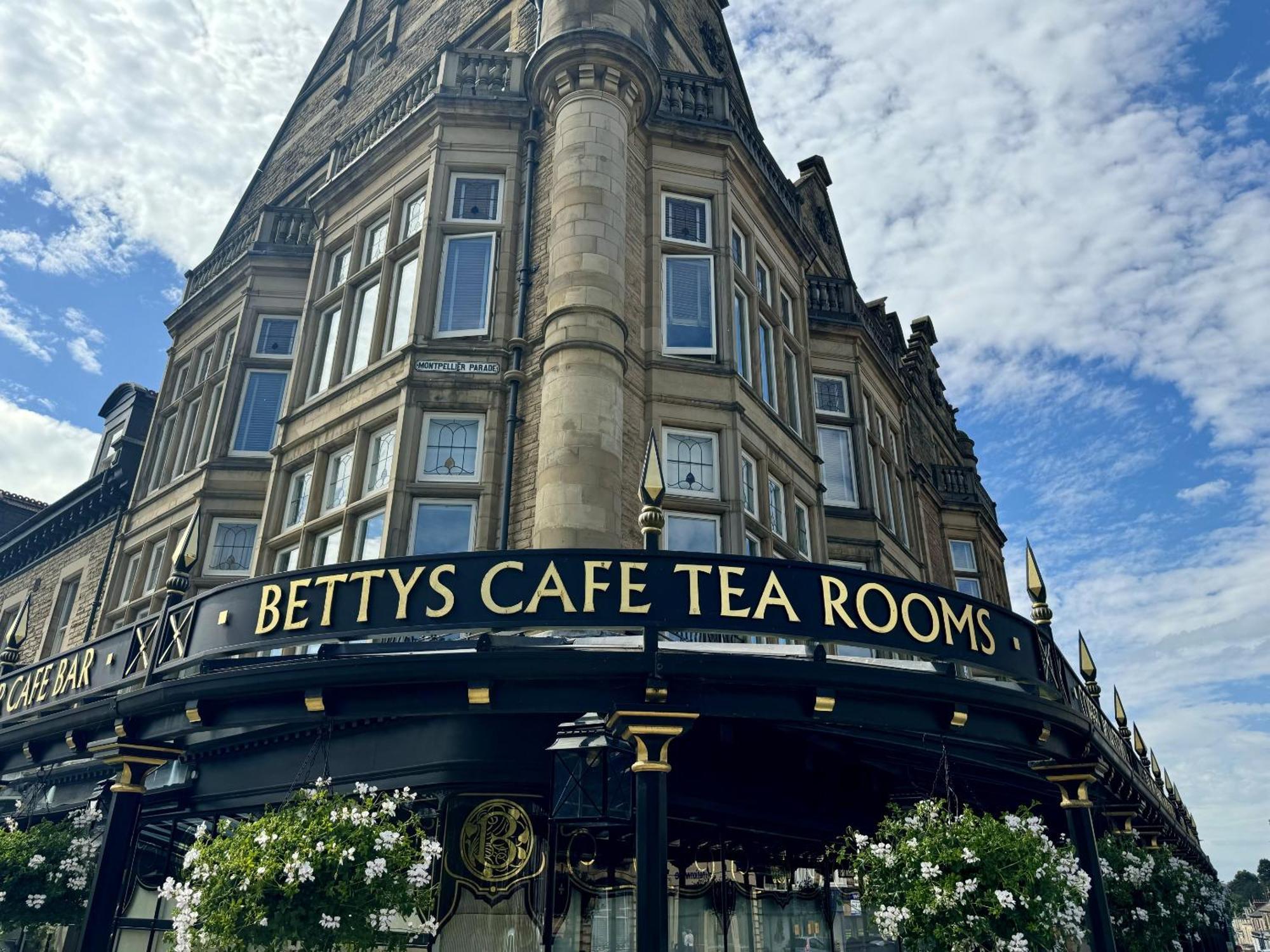 The Crown View - Luxury Apartment - Free Parking Nearby Harrogate Exterior photo